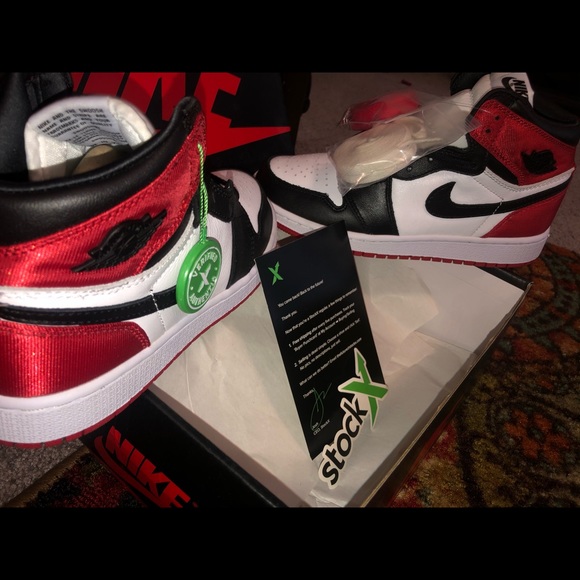 Air Jordan 1 satin “Black Toe” women 5.5 - Picture 1 of 4